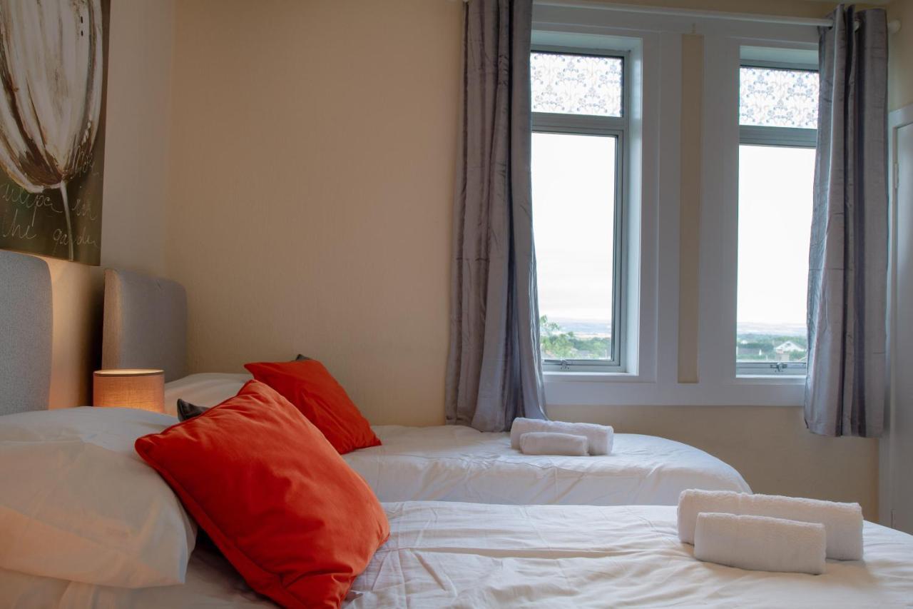 Appartement Carvetii - Fox House - 1St Floor Flat Sleeps Up To 8 à Dunfermline Extérieur photo
