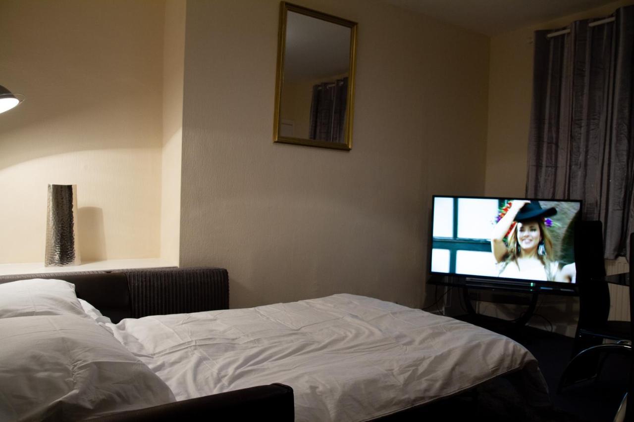 Appartement Carvetii - Fox House - 1St Floor Flat Sleeps Up To 8 à Dunfermline Extérieur photo