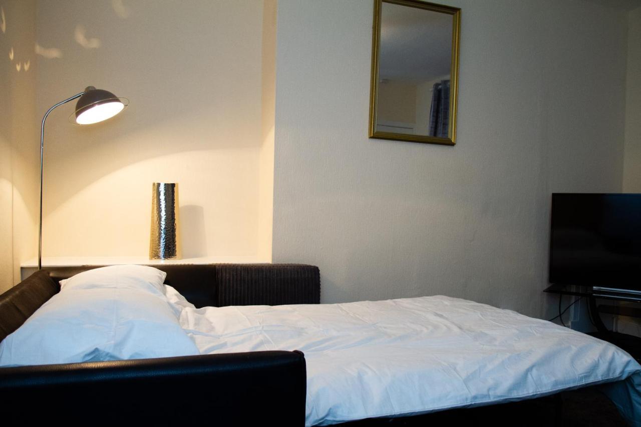 Appartement Carvetii - Fox House - 1St Floor Flat Sleeps Up To 8 à Dunfermline Extérieur photo