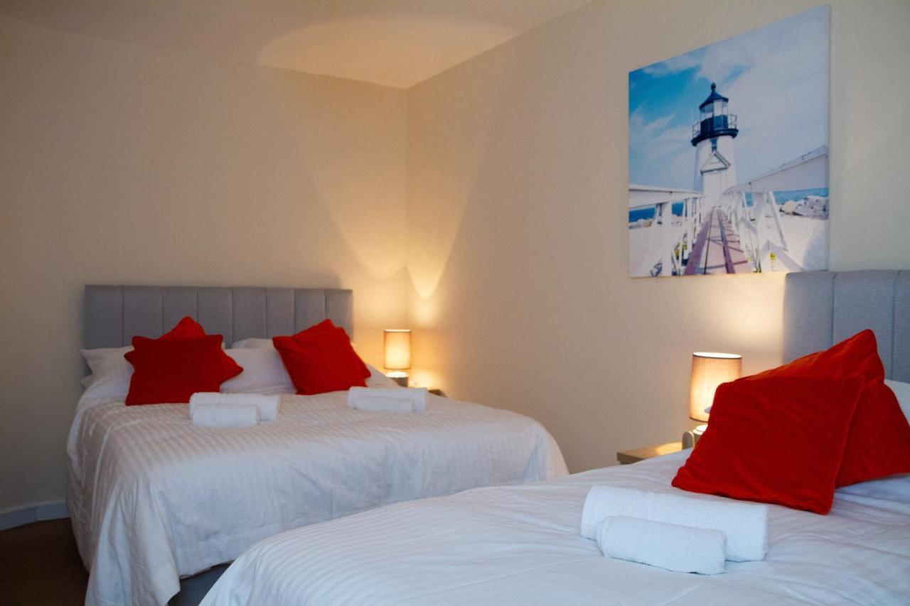 Appartement Carvetii - Fox House - 1St Floor Flat Sleeps Up To 8 à Dunfermline Extérieur photo